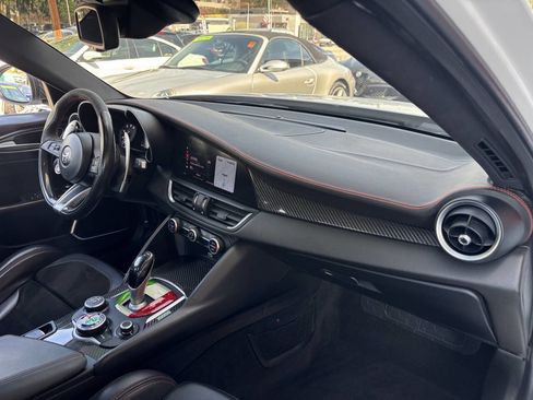 Used 2018 Alfa Romeo Giulia Quadrifoglio w/ Driver Assist Dynamic Package image 19