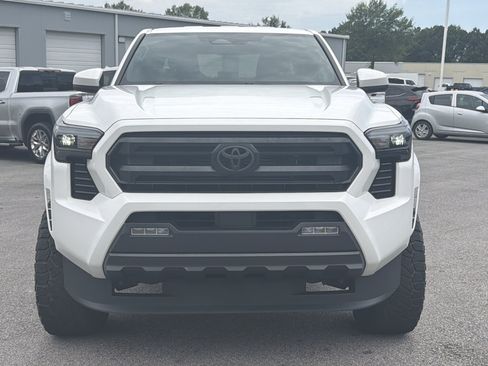 Used 2024 Toyota Tacoma SR5 AWD/4WD image 6