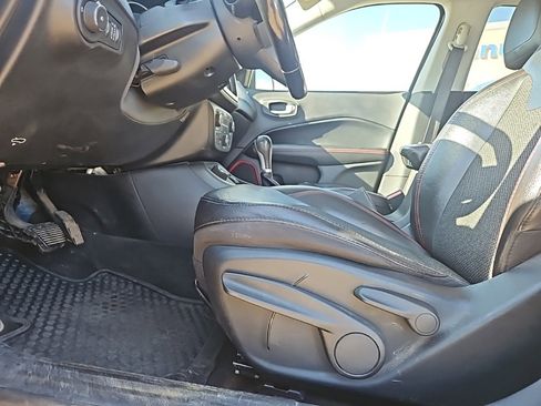 Used 2020 Jeep Compass Trailhawk image 12