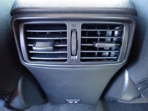 Used 2019 Nissan Rogue SV AWD/4WD image 18