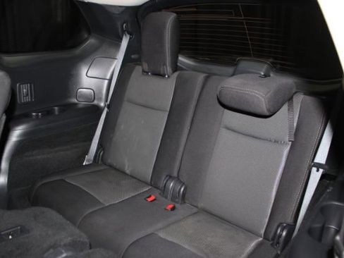 Used 2019 Nissan Pathfinder S image 16