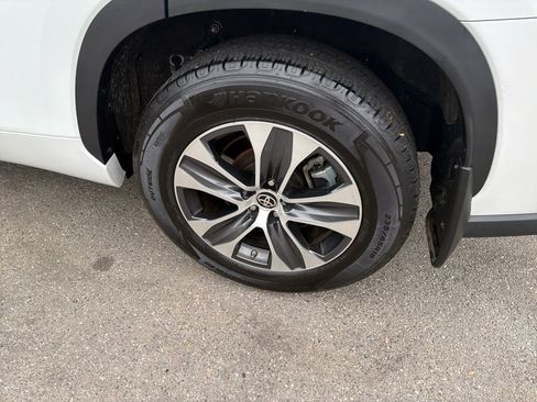 Used 2022 Toyota Highlander XLE image 15