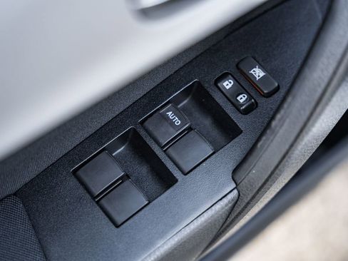 Used 2015 Toyota Corolla LE image 31