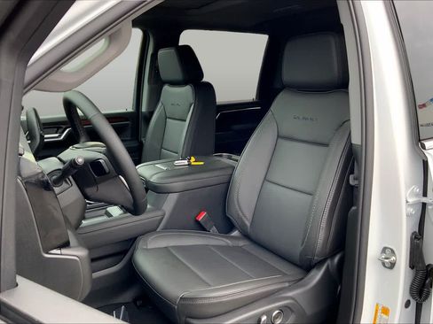 New 2026 GMC Sierra 2500 Denali w/ Denali Reserve Package AWD/4WD image 9