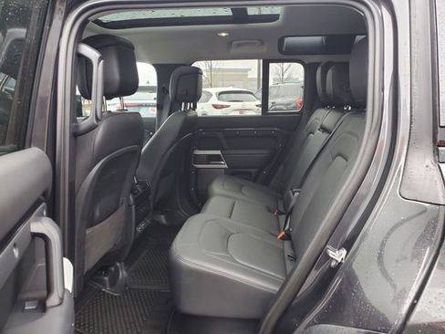 Used 2024 Land Rover Defender 110 S image 9