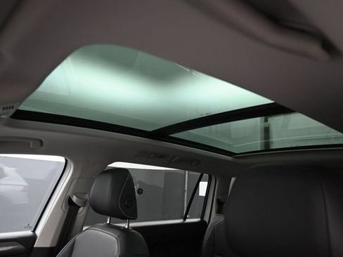 Used 2023 Volkswagen Tiguan SE w/ Panoramic Sunroof Package FWD image 27