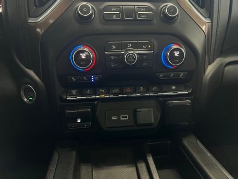 Used 2020 Chevrolet Silverado 3500 High Country image 14