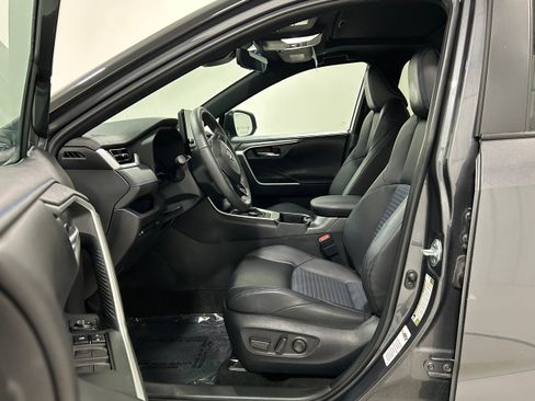 Used 2024 Toyota RAV4 XSE AWD/4WD image 4