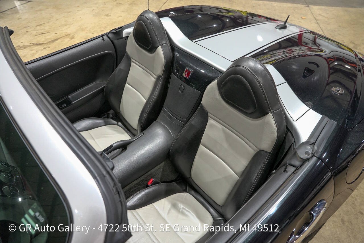 Used 2008 Saturn Sky Carbon Flash RWD image 19