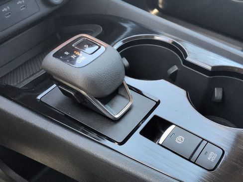 Used 2024 Nissan Rogue S FWD image 30