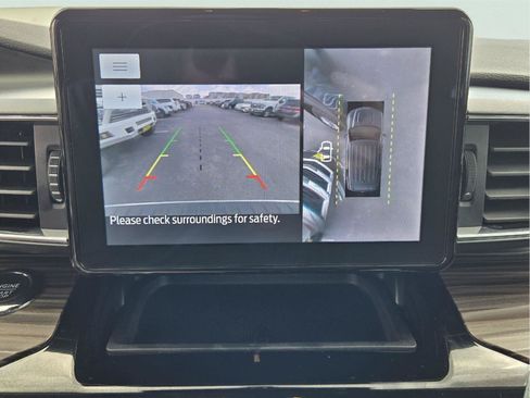 Used 2022 Ford Explorer Limited w/ Equipment Group 301A RWD image 16