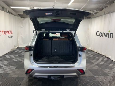 Used 2025 Toyota Highlander Platinum image 20