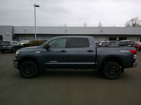 Used 2010 Toyota Tundra 4x4 CrewMax image 2