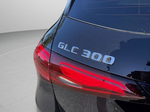 Used 2024 Mercedes-Benz GLC 300 image 29