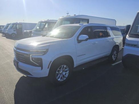 Used 2026 Chevrolet Suburban LS AWD/4WD image 8
