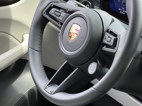 Used 2025 Porsche Macan Electric w/ Premium Package RWD image 41