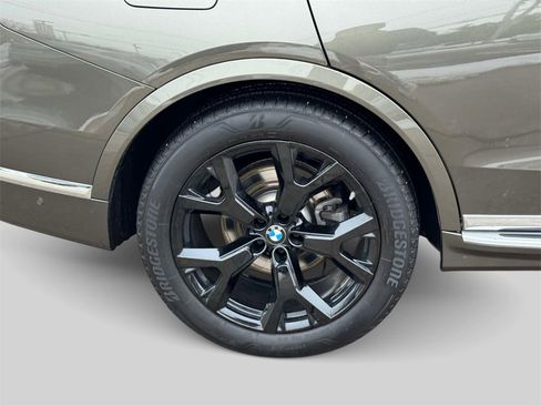Certified 2023 BMW X7 xDrive40i w/ Premium Package image 9