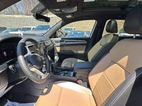 Used 2022 Volkswagen Atlas Cross Sport SE w/ Panoramic Sunroof Package image 14