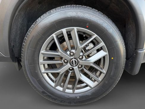Used 2023 Nissan Rogue S FWD image 11