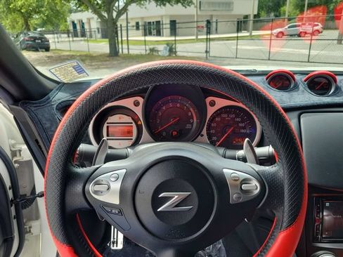 Used 2010 Nissan 370Z Coupe RWD image 21