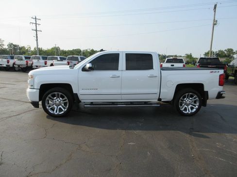 Used 2017 Chevrolet Silverado 1500 LTZ Z71 w/ LTZ Plus Package AWD/4WD image 10