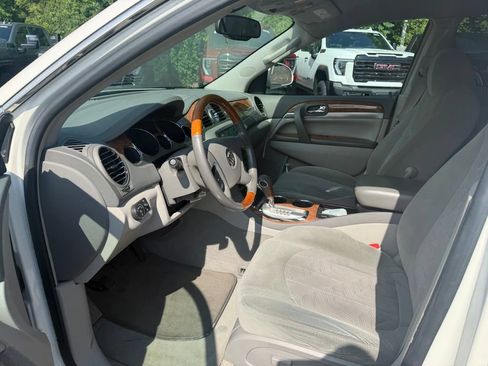 Used 2008 Buick Enclave CX w/ Entertainment Package #1 FWD image 9