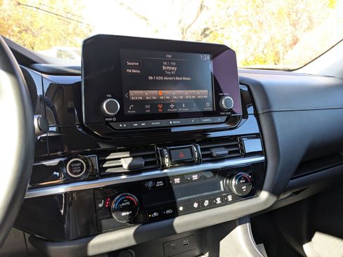 Certified 2022 Nissan Pathfinder SV w/ SV Black Package image 15