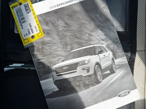 Used 2018 Ford Explorer Platinum image 27