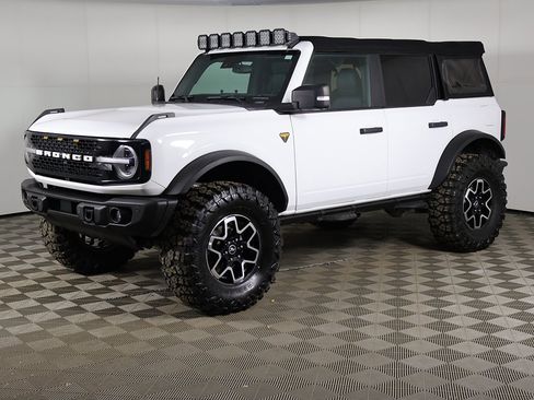 Used 2022 Ford Bronco Badlands image 8