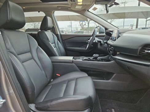 Used 2021 Nissan Rogue SV w/ Premium Package image 27