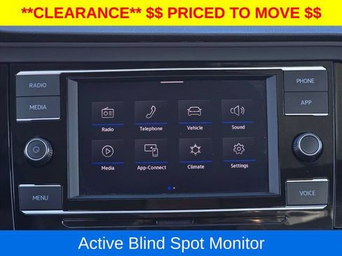 Used 2024 Volkswagen Jetta SE FWD image 23