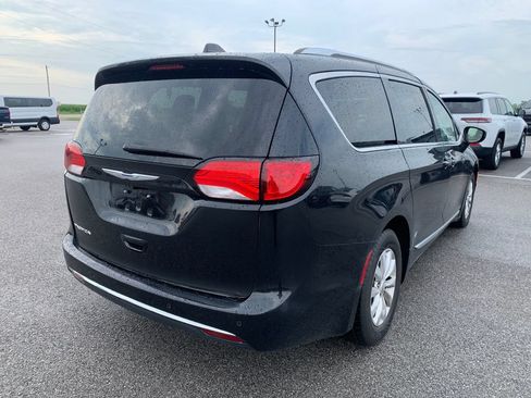 Used 2018 Chrysler Pacifica Touring-L FWD image 26