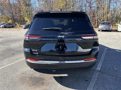 Used 2024 Jeep Grand Cherokee Laredo X image 4