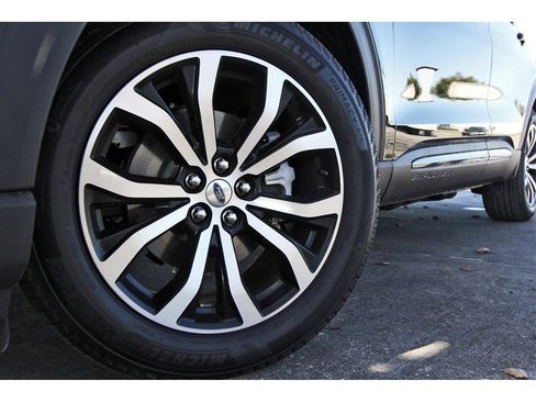 Used 2025 Ford Explorer ST-Line image 29