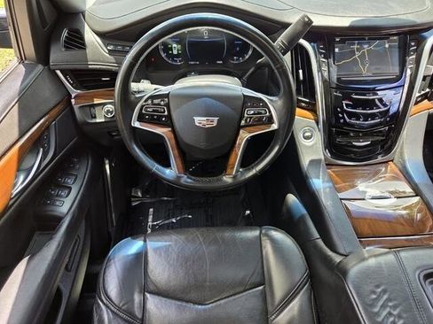 Used 2017 Cadillac Escalade Premium Luxury RWD image 19