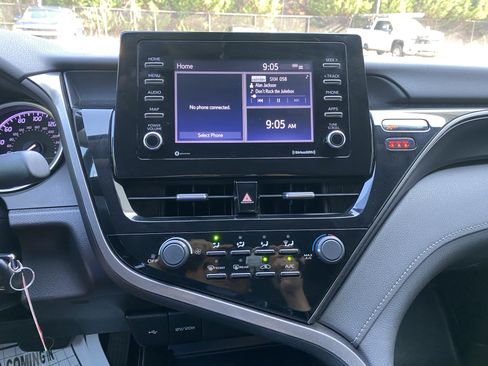 Used 2021 Toyota Camry LE FWD image 24