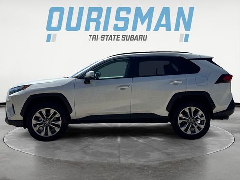 Used 2022 Toyota RAV4 XLE Premium AWD/4WD image 3
