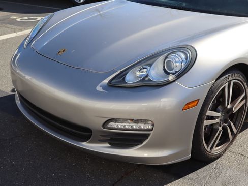 Used 2013 Porsche Panamera 4 image 17
