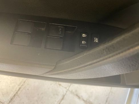 Used 2015 Toyota Corolla LE image 16