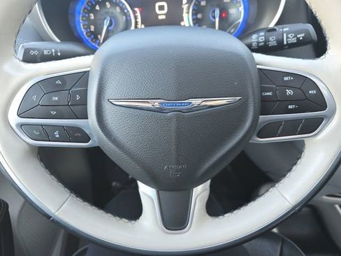 Used 2020 Chrysler Pacifica Limited image 12