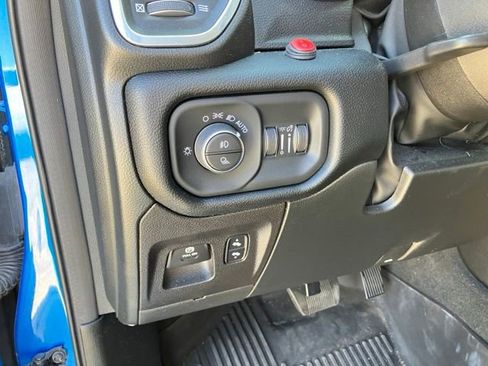 Used 2022 RAM 1500 Laramie AWD/4WD image 30