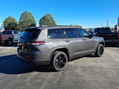 Certified 2025 Jeep Grand Cherokee L Altitude image 8