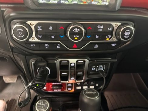 Used 2023 Jeep Gladiator Rubicon w/ LED Lighting Group AWD/4WD image 41