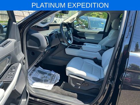 Certified 2025 Ford Expedition Platinum w/ Driver's Package AWD/4WD image 12