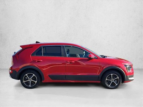 Used 2025 Kia Niro LX FWD image 4