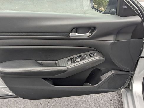 Used 2024 Nissan Altima 2.5 SV image 11