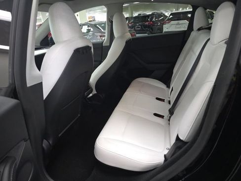 Used 2024 Tesla Model Y Long Range AWD/4WD image 25