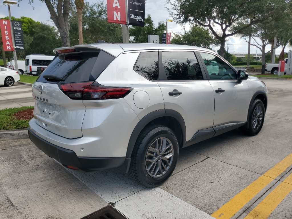 Certified 2024 Nissan Rogue S FWD image 6
