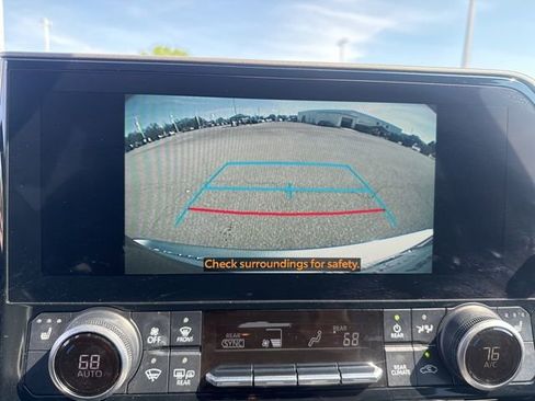 Used 2023 Toyota Highlander XLE FWD image 35