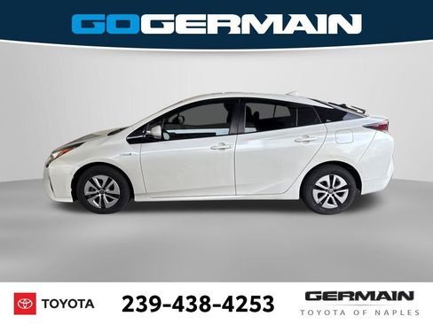 Used 2018 Toyota Prius Three image 2